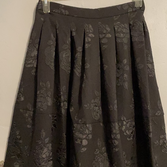 Black rose A line skirt - Picture 3 of 3